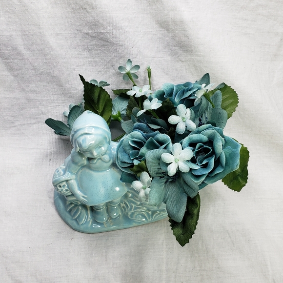 Vintage Blue Planter Girl at Well with Artificial Flowers 5 x 3 x 5 Inches - Picture 11 of 12